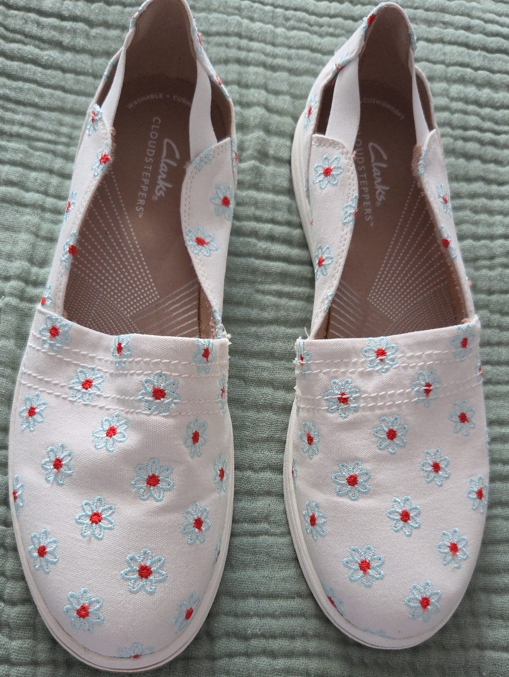 Cloudsteppers by Clarks Light Pink Floral Slip-On Flats